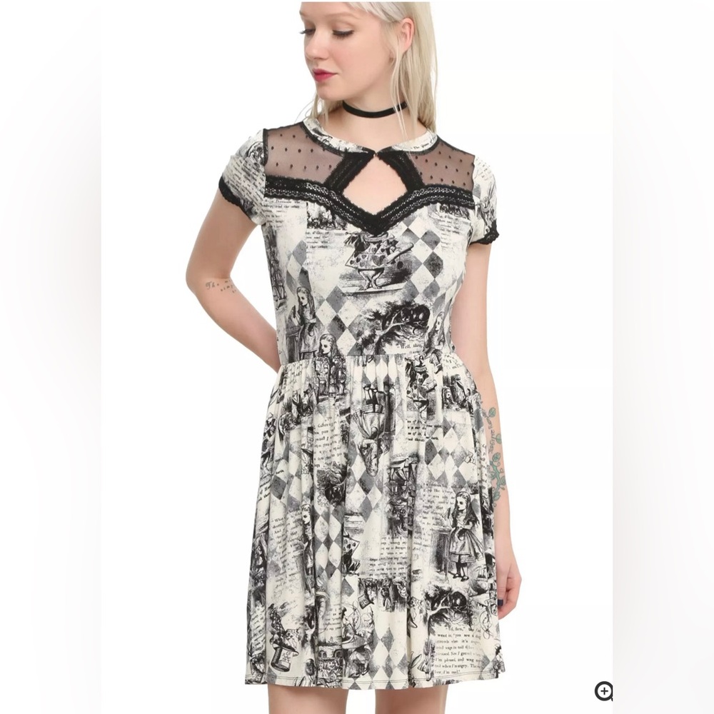 Hot Topic Alice In Wonderland Storybook Dress Size M
